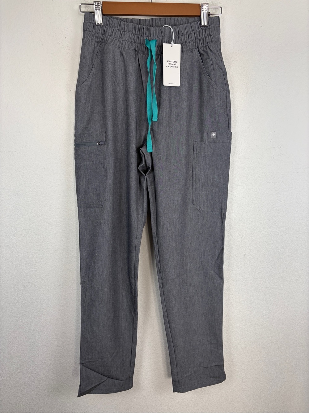 Figs Yola High-Waisted Scrub Graphite Pant Women’s XS Bottom NWT